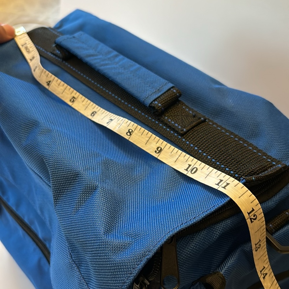 Art bin blue shoulder bag for crafts storage lots of pockets, on the go crafting - Picture 8 of 9